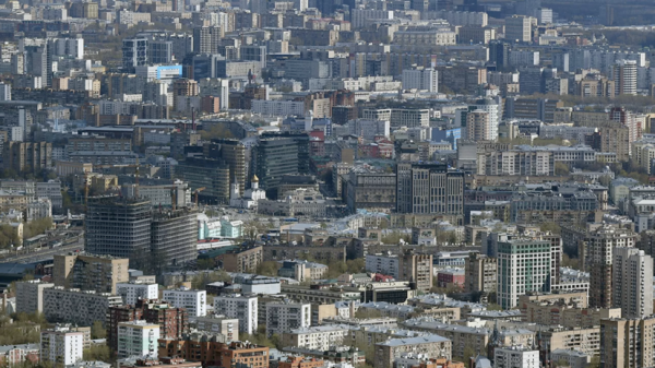 В Москве из-за сильного ветра пострадали два человека В Москве из-за сильного ветра пострадали два человека