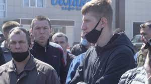 В Оренбургской области поминки погибшего рабочего превратились в стихийный митинг В Оренбургской области поминки погибшего рабочего превратились в стихийный митинг