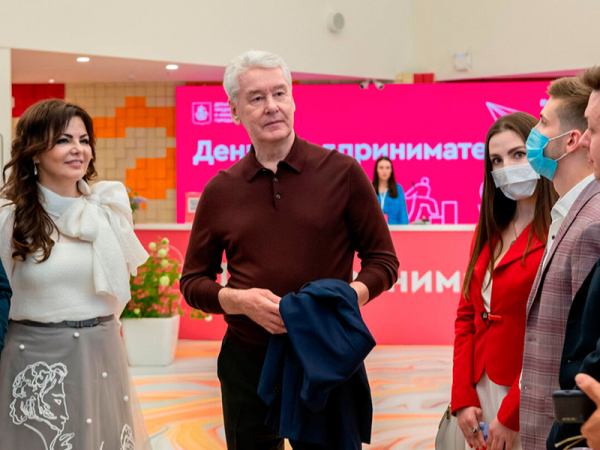 Мэр Москвы предложил создавать в ресторанах особые зоны для вакцинированных посетителей, бизнес против Мэр Москвы предложил создавать в ресторанах особые зоны для вакцинированных посетителей, бизнес против