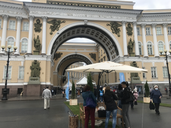 Международный книжный салон открыли на Дворцовой Международной книжный салон открыли на Дворцовой0