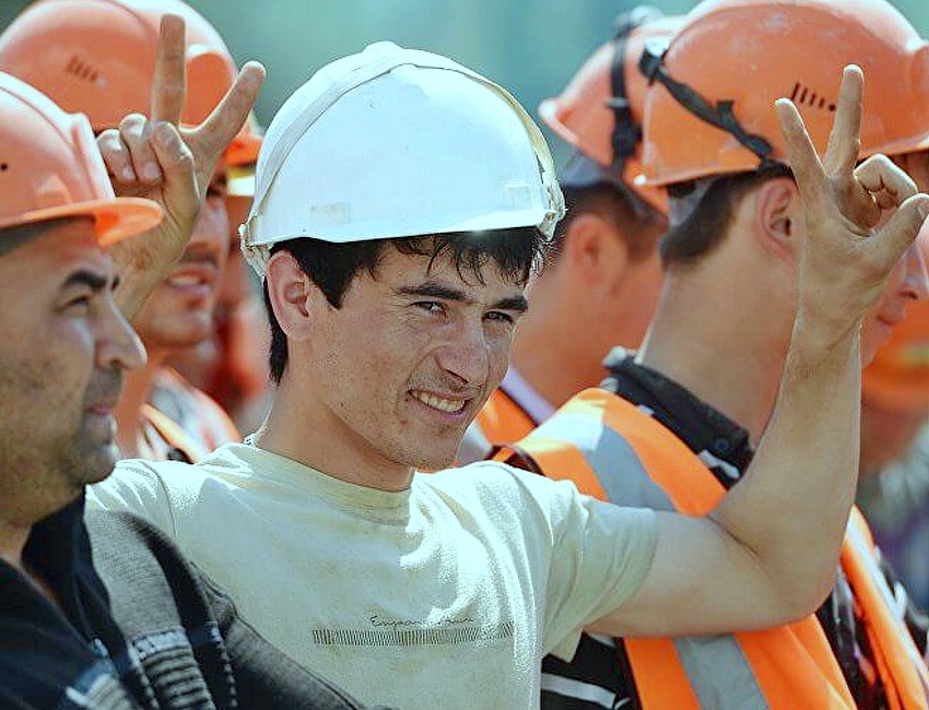 Власти Москвы заявили о нехватке 25 тыс. рабочих на стройках столицы Власти Москвы заявили о нехватке 25 тыс. рабочих на стройках столицы