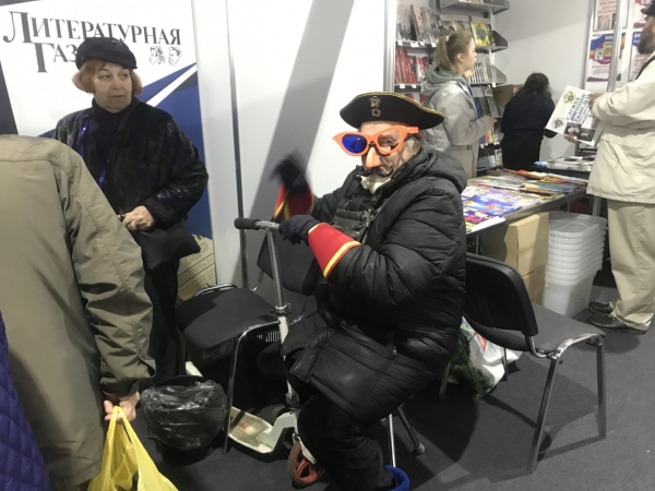 Международный книжный салон открыли на Дворцовой Международной книжный салон открыли на Дворцовой7