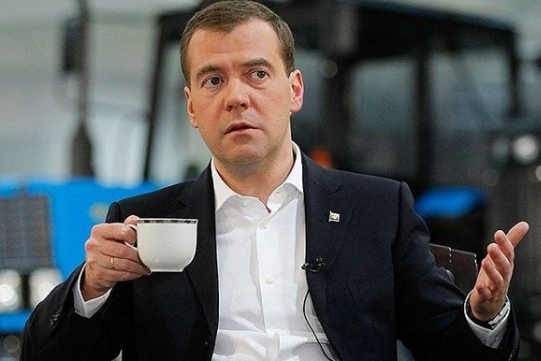 Медведев оправдывается за свои слова об обязательной вакцинации Медведев оправдывается за свои слова об обязательной вакцинации