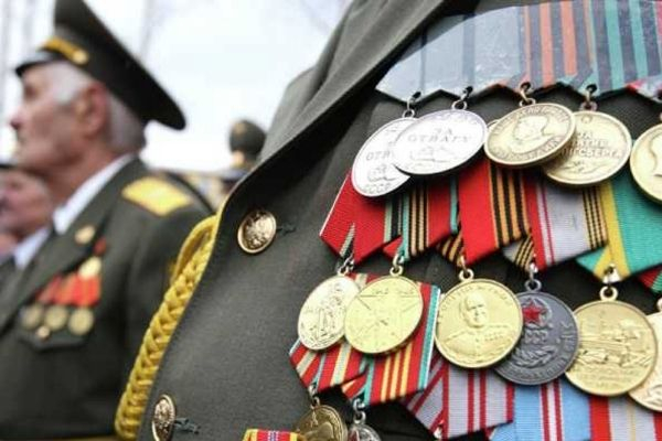 Ветеранам ВОВ от имени губернатора подарили пряник, который невозможно есть Ветеранам ВОВ от имени губернатора подарили пряник, который невозможно есть0