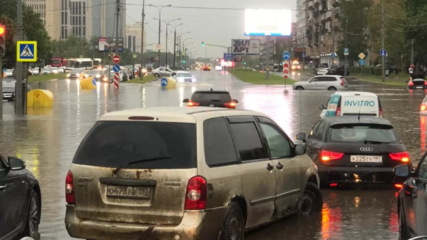 Власти Москвы заявили о подготовке города к новым грозам и ливням Власти Москвы заявили о подготовке города к новым грозам и ливням