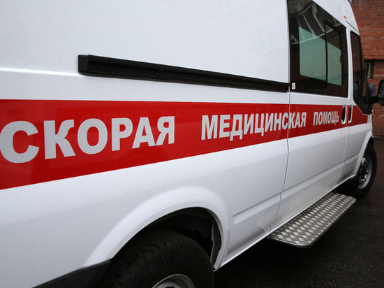 Катание на крыше машины закончилось для петербуржца полетом на газон Катание на крыше машины закончилось для петербуржца полетом на газон