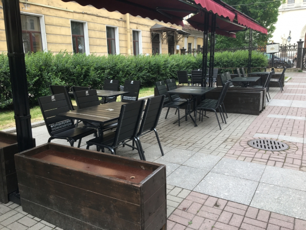 Дюжину летних кафе ликвидировали в Петербурге с начала теплого сезона Дюжину летних кафе ликвидировали в Петербурге с начала теплого сезона0