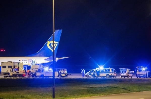 Рейс Ryanair экстренно посадили в Берлине из-за сообщения о бомбе Рейс Ryanair экстренно посадили в Берлине из-за сообщения о бомбе0