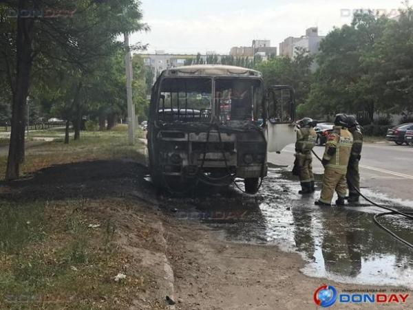 В Волгодонске дотла сгорел пассажирский автобус В Волгодонске дотла сгорел пассажирский автобус0