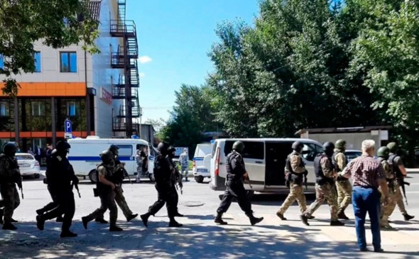 В Тюмени в отделении Сбербанка захватили заложников В Тюмени в отделении Сбербанка захватили заложников