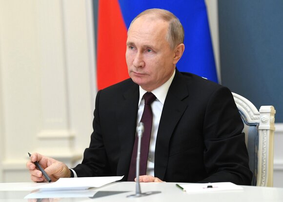 Путин примет участие в церемонии спуска на воду супертраулера новейшего поколения Путин примет участие в церемонии спуска на воду супертраулера новейшего поколения