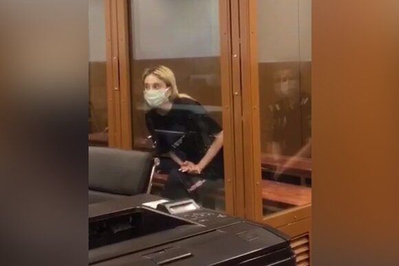 Суд назначил домашний арест девушке, сбившей 3 детей на западе Москвы Суд назначил домашний арест девушке, сбившей 3 детей на западе Москвы