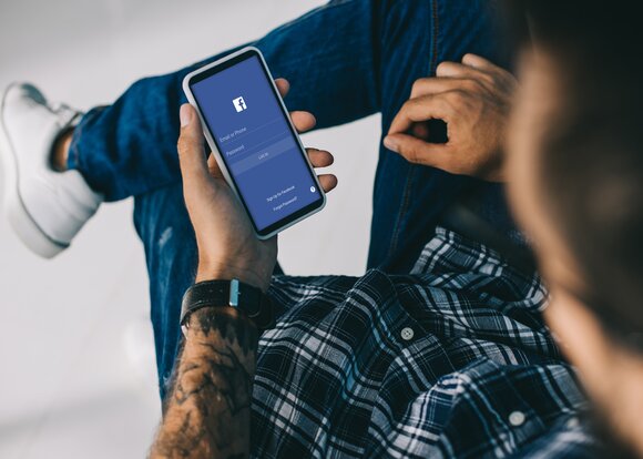 Facebook, WhatsApp и Twitter могут вновь оштрафовать за нелокализацию данных россиян Facebook, WhatsApp и Twitter могут вновь оштрафовать за нелокализацию данных россиян