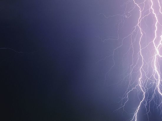 МЧС предупредило петербуржцев о воскресной грозе МЧС предупредило петербуржцев о воскресной грозе