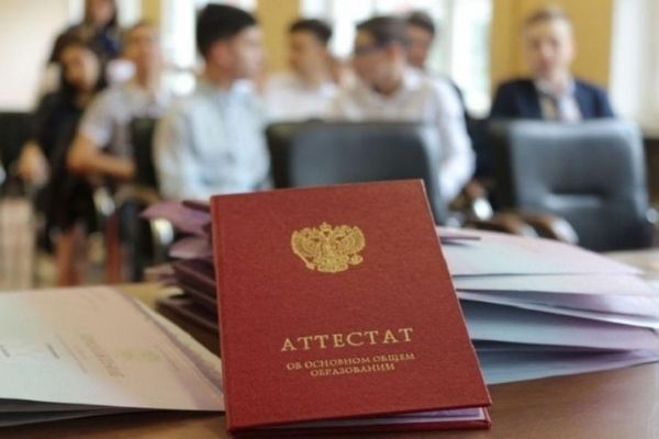 Урюпинскому школьнику отказались выдать аттестат из-за долга за питание Урюпинскому школьнику отказались выдать аттестат из-за долга за питание0