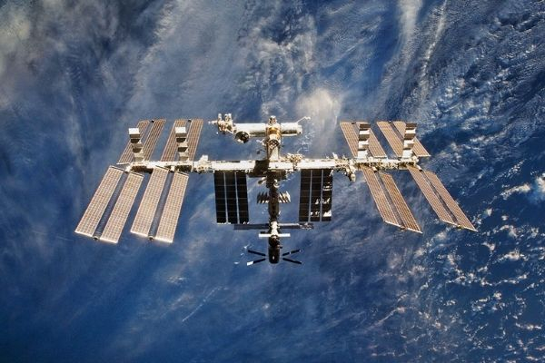 В российском модуле МКС возобновили поиск мест утечки воздуха В российском модуле МКС возобновили поиск мест утечки воздуха