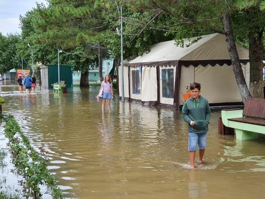 Анапа после потопа: дорогу в аэропорт размыло, а город тонет в канализации Анапа после потопа: дорогу в аэропорт размыло, а город тонет в канализации2