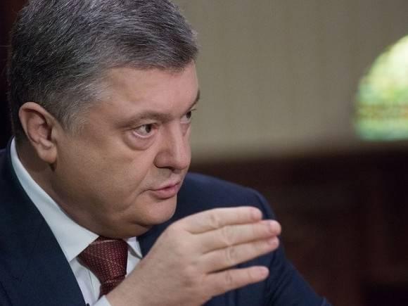 Порошенко в центре Киева облили зеленкой Порошенко в центре Киева облили зеленкой0