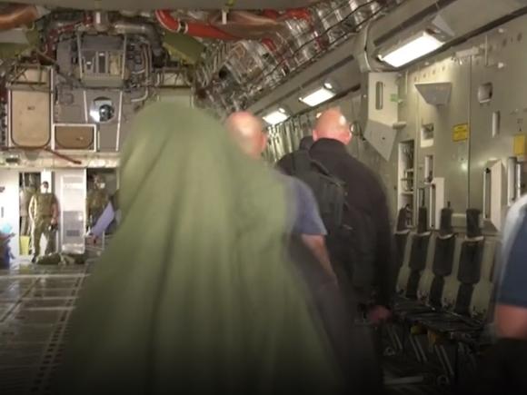 Военные разогнали газом толпу в аэропорту Кабула Военные разогнали газом толпу в аэропорту Кабула0