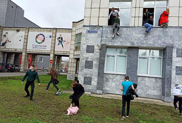 После стрельбы в Пермском университете в ростовских вузах усиливают безопасность После стрельбы в Пермском университете в ростовских вузах усиливают безопасность1