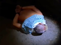 В Екатеринбурге мужчина открыл стрельбу с балкона, ранены девочка и сотрудник Росгвардии (ВИДЕО) Вскоре мужчину, учинившего стрельбу на улице Бородина, удалось задержать. Для этого пришлось взорвать дверь. СК опубликовал видео задержания. На кадрах видно, как мужчина лежит на животе в наручниках