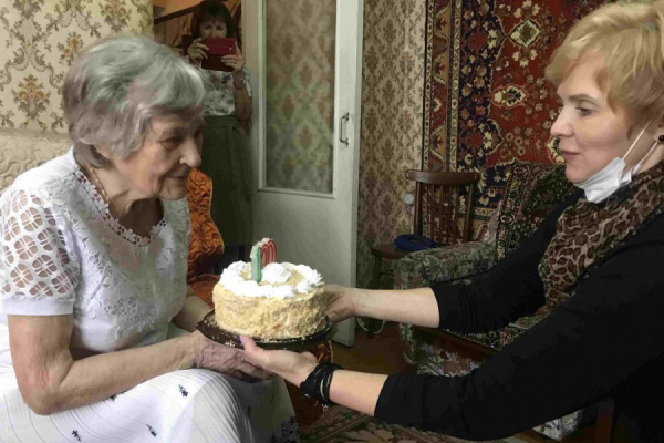 Ветеран войны Наталья Топоркова отметила 100-летний юбилей0