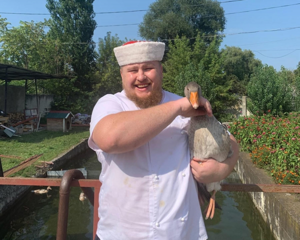 Кок из Таганрога участвует в юбилейном сезоне шоу «Адская кухня» Кок из Таганрога участвует в юбилейном сезоне шоу «Адская кухня»1