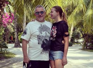Полина Диброва показала свою шикарную гардеробную с драгоценностями и вещами мужа Полина Диброва показала свою шикарную гардеробную с драгоценностями и вещами мужа0