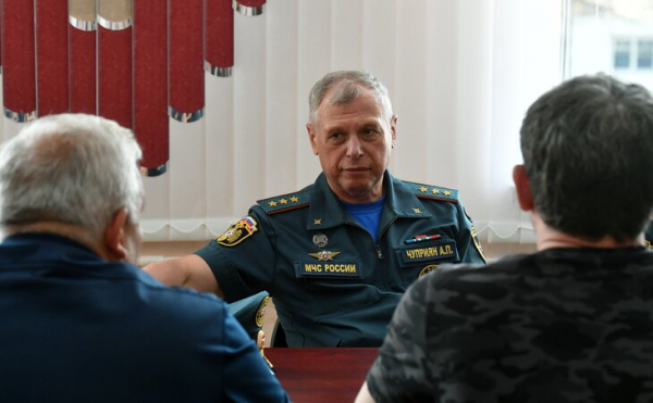Путин назначил генерал-полковника Чуприяна врио главы МЧС РФ Путин назначил генерал-полковника Чуприяна врио главы МЧС РФ