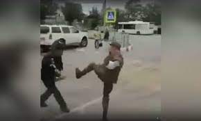 Контрактник избил сотрудников военной полиции из-за замечания Контрактник избил сотрудников военной полиции из-за замечания