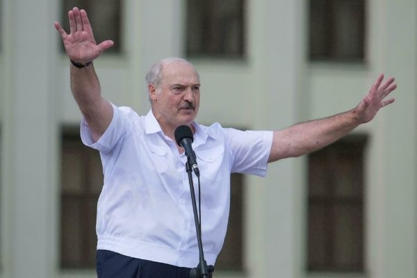 Россия поставит Лукашенко десятки самолетов, вертолетов, средства ПВО, возможно и С-400 Россия поставит Лукашенко десятки самолетов, вертолетов, средства ПВО, возможно и С-400