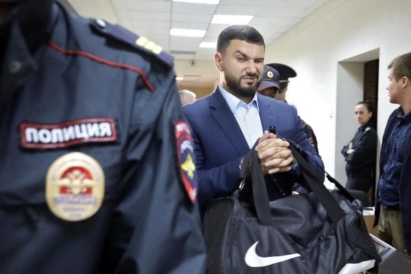 Суд сократил срок силовику, приговоренному за издевательства над задержанным Суд сократил срок силовику, приговоренному за издевательства над задержанным