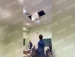 В школе Петербурга на учеников рухнул потолок В школе Петербурга на учеников рухнул потолок0