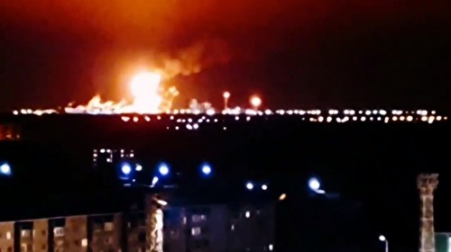 Жители Тобольска заметили крупное пламя над заводом «Сибура» Жители Тобольска заметили крупное пламя над заводом «Сибура»0