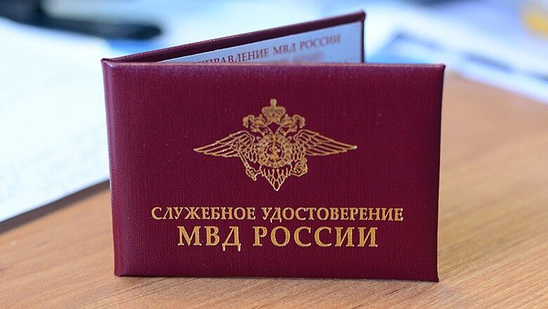 Полицейский дал москвичке пощечину удостоверением Полицейский дал москвичке пощечину удостоверением