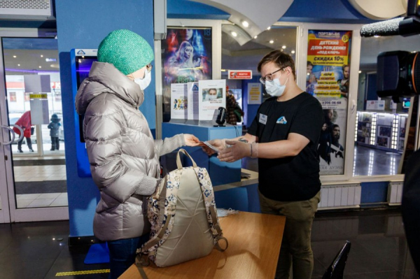 Контрольные группы проверили соблюдение антиковидного режима в театрах и кино0