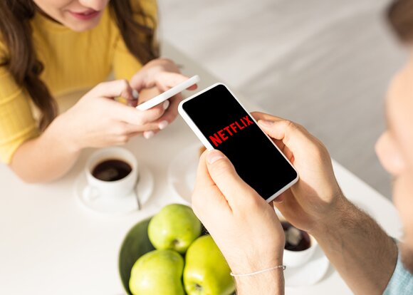 Netflix снимет сериал с Петровым в России Netflix снимет сериал с Петровым в России