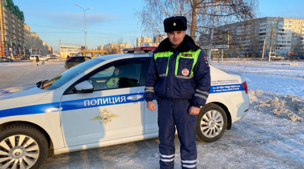 Омский сотрудник ДПС ловко маневрирует между службой и «Тик-Током» с одобрения руководства Общество0