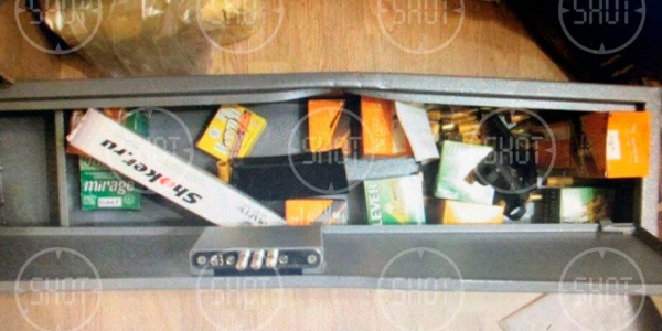 Опубликованы фото обысков в квартире у устроившего стрельбу в столичном МФЦ Опубликованы фото обысков в квартире у устроившего стрельбу в столичном МФЦ