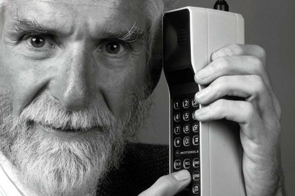 Марк Салливан предрек появление современных телефонов почти 70 лет назад Марк Салливан предрек появление современных телефонов почти 70 лет назад0