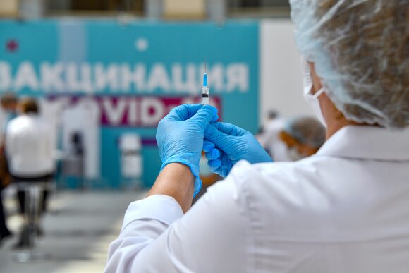 Инфекционист объяснил, сколько прививок защитят от мутаций коронавируса Инфекционист объяснил, сколько прививок защитят от мутаций коронавируса
