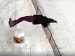 В Якутске женщина упала с восьмого этажа поднялась домой и вызвала скорую В Якутске женщина упала с восьмого этажа поднялась домой и вызвала скорую