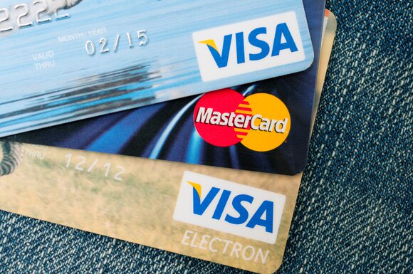 Альфа-банк продлит срок действия всех карт с Visa и Mastercard до конца 2028 года Альфа-банк продлит срок действия всех карт с Visa и Mastercard до конца 2028 года
