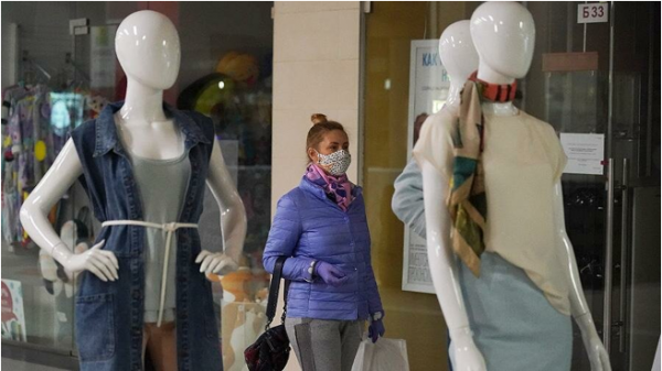 Рынок продажи одежды снизился на 25%. Люди в России стали массово экономить на одежде Рынок продажи одежды снизился на 25%. Люди в России стали массово экономить на одежде1