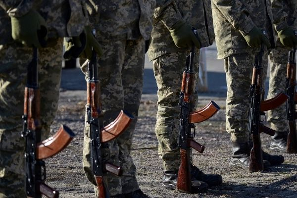 В Южно-Сахалинске военнослужащий изнасиловал свою дoчь В Южно-Сахалинске военнослужащий изнасиловал свою дoчь