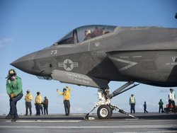 ВМС США приостановят полеты авиации из-за последних крушений ВМС США приостановят полеты авиации из-за последних крушений