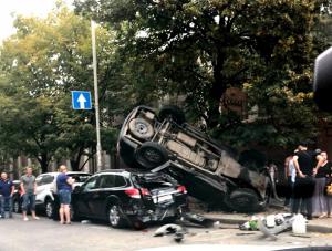На Западном в Ростове произошла авария с «перевертышем» На Западном в Ростове произошла авария с «перевертышем»0