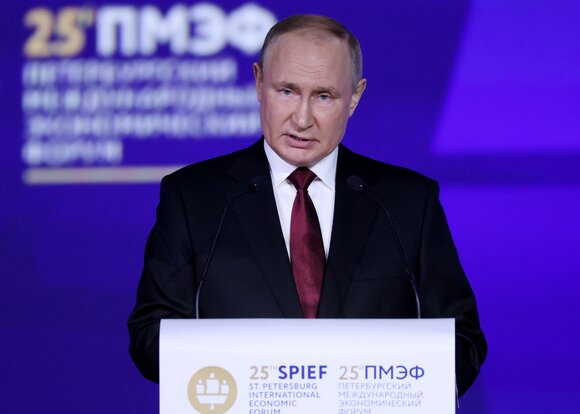 Путин прокомментировал провал санкций против РФ словами Марка Твена Путин прокомментировал провал санкций против РФ словами Марка Твена