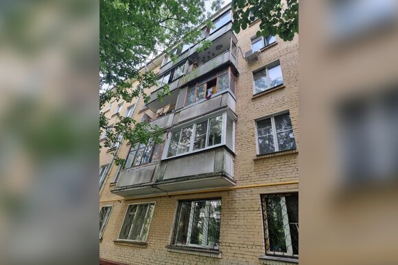 Годовалый ребенок выпал из окна третьего этажа дома в Лианозове Годовалый ребенок выпал из окна третьего этажа дома в Лианозове