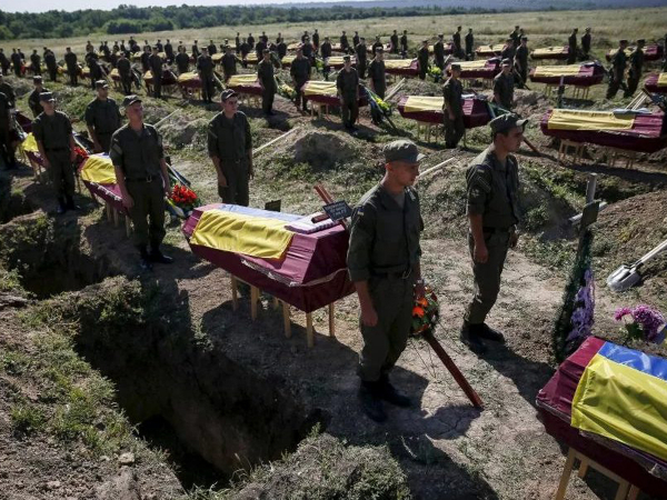 “Всеобщая могилизация”: видео с одного из украинских военных кладбищ ужаснуло Сеть (ВИДЕО) В Сети видео с украинского кладбища